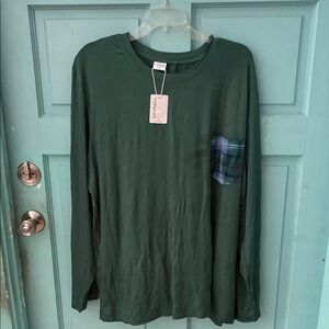 This really cool shirt was to a pj set.Size XXL. Still has original tag.No pants